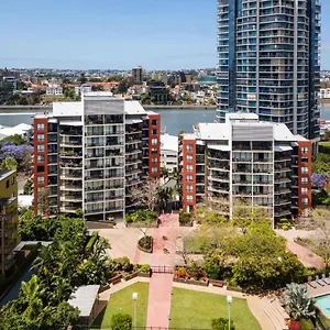 the-docks-on-goodwin.queenslandhotels.net/