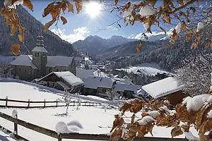https://les-touristes.hotels-rhonealpes.com